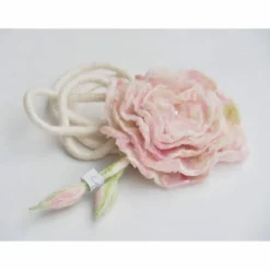 * BEZAUBERNDES BLÜTENACCESSOIRES * IN PASTELTÖNEN * 82% WOLLE 18% SEIDE * HANDANFERTIGUNG * ANLÄSSE * VIELE TRAGEMÖGLICH