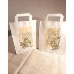 2 er Set Geschenktüten mit alter Buchseite & Blümchen