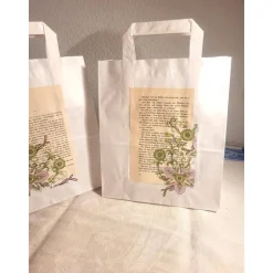 2 er Set Geschenktüten mit alter Buchseite & Blümchen
