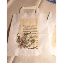 2 er Set Geschenktüten mit alter Buchseite & Blümchen