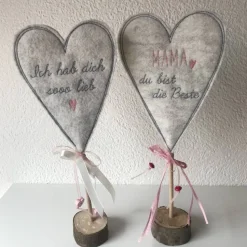 2 er Set Herzen auf Standfuß  in der Farbe ROSA - Tisch/Fenster Dekoration aus 100 % Wollfilz - für liebe Menschen