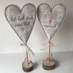 2 er Set Herzen auf Standfuß  in der Farbe ROSA - Tisch/Fenster Dekoration aus 100 % Wollfilz - für liebe Menschen