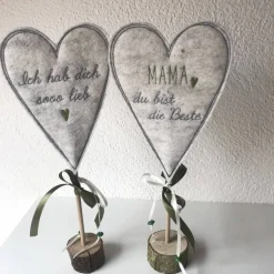 2 er Set Herzen auf Standfuß in der Farbe GRÜN - Tisch/Fenster Dekoration aus 100 % Wollfilz - für liebe Menschen