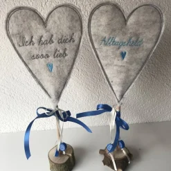 2 er Set Herzen auf Standfuß  in der Farbe TÜRKIS - Tisch/Fenster Dekoration aus 100 % Wollfilz - für liebe Menschen