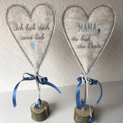 2 er Set Herzen auf Standfuß  in der Farbe TÜRKIS - Tisch/Fenster Dekoration aus 100 % Wollfilz - für liebe Menschen