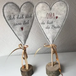 2 er Set Herzen auf Standfuß  in der Farbe COGNAC - Tisch/Fenster Dekoration aus 100 % Wollfilz - für liebe Menschen