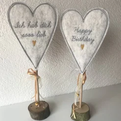 2 er Set Herzen auf Standfuß in der Farbe SENF  - Tisch/Fenster Dekoration aus 100 % Wollfilz - für liebe Menschen