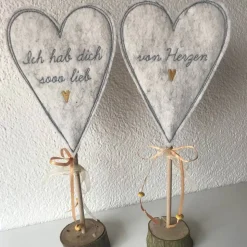 2 er Set Herzen auf Standfuß in der Farbe SENF  - Tisch/Fenster Dekoration aus 100 % Wollfilz - für liebe Menschen