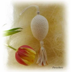 2 Gehäkelte große Ostereier mit Aufhängung u. Quaste für den Osterstrauch - Gastgeschenk -  creme, curry