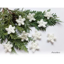 10 gehäkelte Sterne mit Glitzer - Häkelapplikation,Kartengestaltung,Streudeko,Tischdeko,Weihnachten,Gastgeschenk,creme