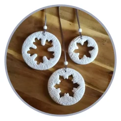 3 große Anhänger Weihnachten Winter | weiß grau | 7 - 10 cm | Schneeflocken