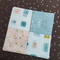 2 in eins, Weihnachtlicher Untersetzer und originelle Geschenkverpackung in hellen Tönen