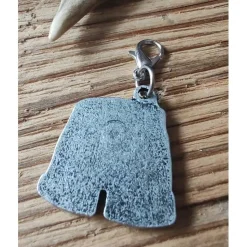 1 kleiner Charivarianhänger/ Trachtenanhänger "Lederhose", antik-silberfarben