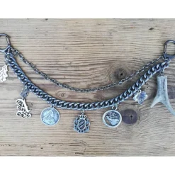 1 Lederhosen-Charivari mit 7 Anhängern, Wunschbuchstabe