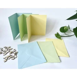 30 Stück Kartenset Klappkarten aus Kraftpapier in blau, grün und gelb