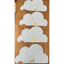 4 Stück Tischsets hellgrau mit goldfarbenen Dackelmotiv, Wolkenform, ca 45 x 25 cm