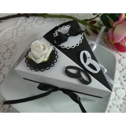 2 Tortenstücke in Schwarz/weiß für Geldgeschenk/Gastgeschenk mit Fliege und Röschen zur Hochzeit