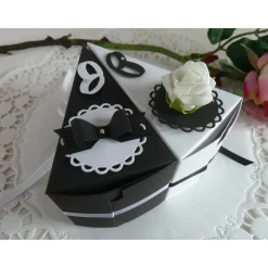 2 Tortenstücke in Schwarz/weiß für Geldgeschenk/Gastgeschenk mit Fliege und Röschen zur Hochzeit