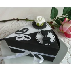 2 Tortenstücke in Schwarz/weiß für Geldgeschenk/Gastgeschenk mit Fliege und Röschen zur Hochzeit