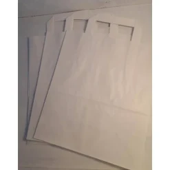 4 Tüten aus Papier in weiß mit Henkeln