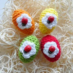 4 Umhäkelte Ostereier mit Marienkäfer - gehäkelt,Ostern,Tischdeko,Gastgeschenk,Dekoeier,rot,gelb,grün,orange
