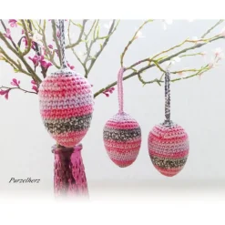3 umhäkelte Ostereier zum Aufhängen oder Tischdeko - Gastgeschenk,Ostern,Muttertag,Dekoeier,festlich,modern,easter