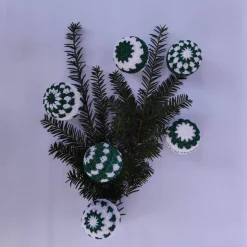 6 umhäkelte Weihnachtsbaumkugeln