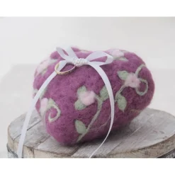 * WUNDERSCHÖNES RINGKISSEN * IN HERZFORM * HOCHZEIT * ACCESSOIRES * 100% WOLLE * REINE HANDARBE * Produkt #711351