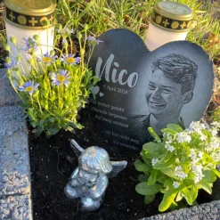 15 x 17 cm Schieferherz mit Gravur – personalisierter Gedenkstein mit Foto & Wunschtext als Grabschmuck