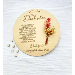 Abschiedsgeschenk für Erzieher & Erzieherinnen – gravierte Holzscheibe mit Trockenblumen