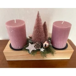 Adventsbalken, Adventsgesteck mit zwei dicken Kerzen, rosafarben