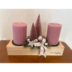 Adventsbalken, Adventsgesteck mit zwei dicken Kerzen, rosafarben