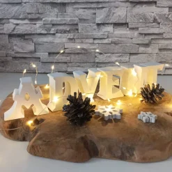 Adventsdeko Buchstaben – Handgefertigte Schriftzüge für festliche Adventsarrangements