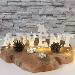 Adventsdeko Buchstaben – Handgefertigte Schriftzüge für festliche Adventsarrangements