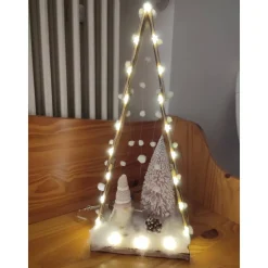 Adventsdeko Holztanne geschmückt Wichtel mit LED Beleuchtung 22x40cm rosa