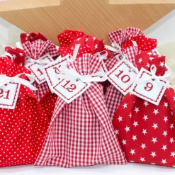 Adventskalender / Säckchen zum befüllen / Stoffsäckchen mit Zahlen rot weiß