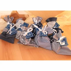 Adventskalender / Säckchen zum befüllen / Stoffsäckchen mit Zahlen dunkelblau grau
