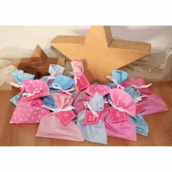 Adventskalender / Säckchen zum befüllen / Stoffsäckchen mit Zahlen rosa hellblau