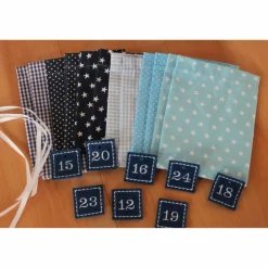 Adventskalender / Säckchen zum befüllen / Stoffsäckchen mit Zahlen hellblau dunkelblau