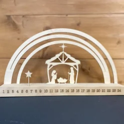 Adventskalender aus Holz mit Krippenszene – Skandinavische Weihnachtsdeko individuell gestalten