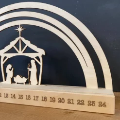 Adventskalender aus Holz mit Krippenszene – Skandinavische Weihnachtsdeko individuell gestalten