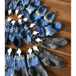 Adventskalender aus kleinen Socken gestrickt, 24 Stück zum befüllen - wiederverwendbar, nachhaltig