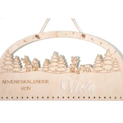Adventskalender Holz 38×21 cm – Winterlandschaft mit Rehen, Acryl-Name, Lederband | Brett, Zahlen oder Komplettset