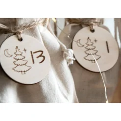 Adventskalender Holz 38×21 cm – Winterlandschaft mit Gänsen, Acryl-Name, Set-Auswahl, Birke 4 mm