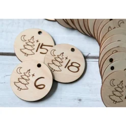 Adventskalender Holz 38×21 cm – Winterlandschaft mit Gänsen, Acryl-Name, Set-Auswahl, Birke 4 mm