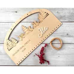 Adventskalender Holz 38×21 cm – Winterlandschaft mit Gänsen, Acryl-Name, Set-Auswahl, Birke 4 mm