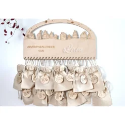 Adventskalender Holz Winterlandschaft mit Wichtel 38×21 cm | Acryl-Name | Brett, Zahlen oder Komplettset