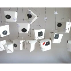 Adventskalender in schwarz/weiß zum aufhängen aus Take-away Boxen zum befüllen