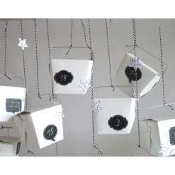 Adventskalender in schwarz/weiß zum aufhängen aus Take-away Boxen zum befüllen