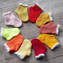 Adventskalender Söckchen * gehäkelt * 24 Socken * verschiedene Farben - bunt * Weihnachtskalender